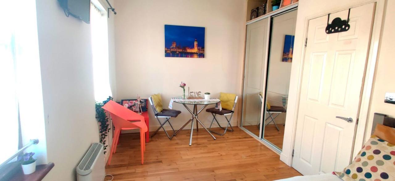 Flat Near Liverpool St & Shoreditch London. Londra
